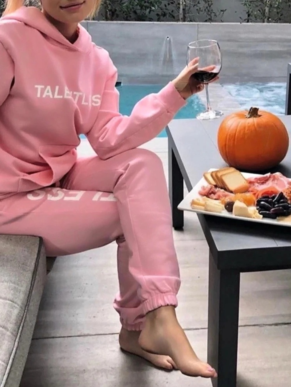 Talentless Women's Heavyweight Hoodie Pink
